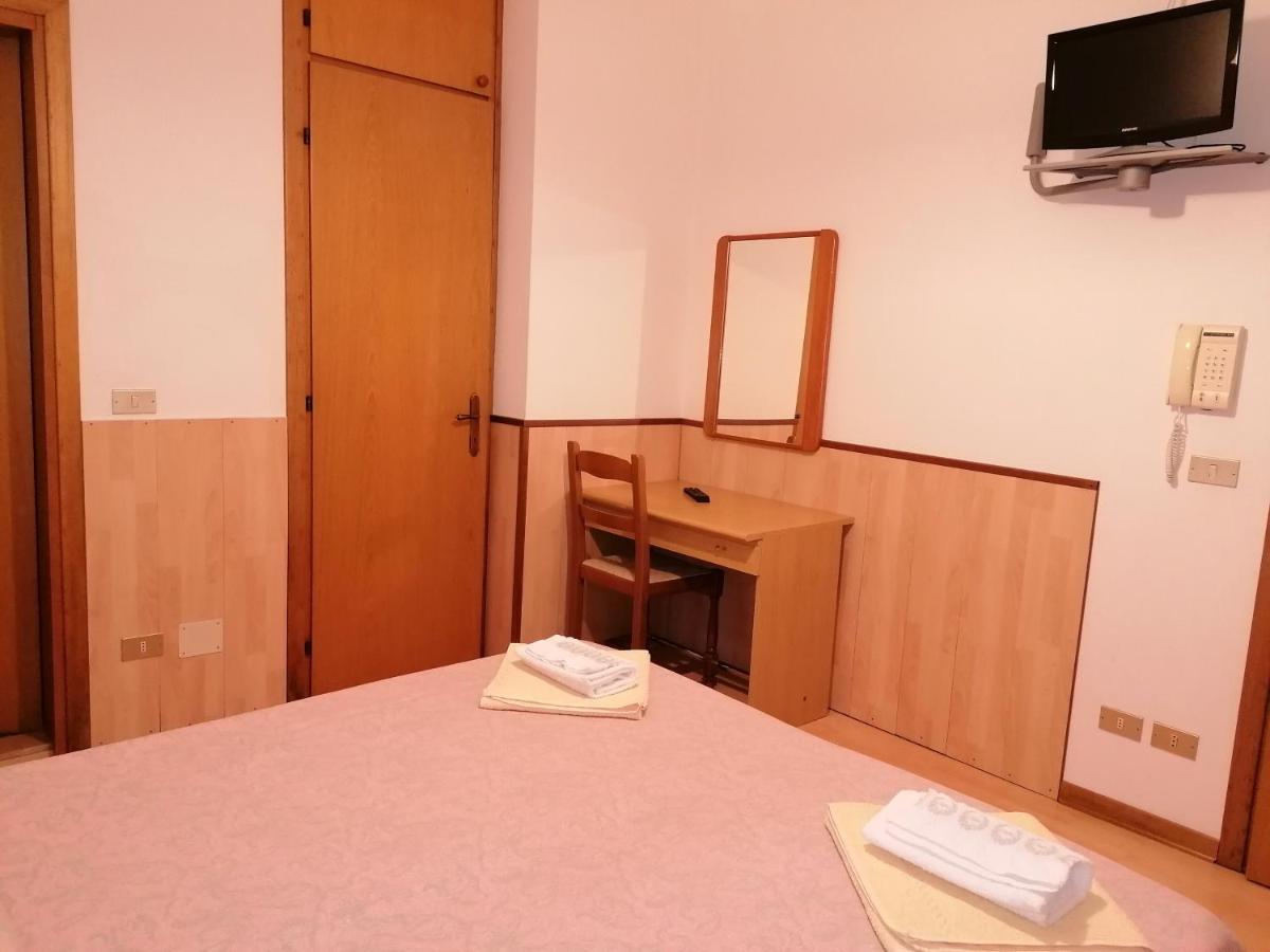 Al Fogolar Hotel Villa Santina Luaran gambar
